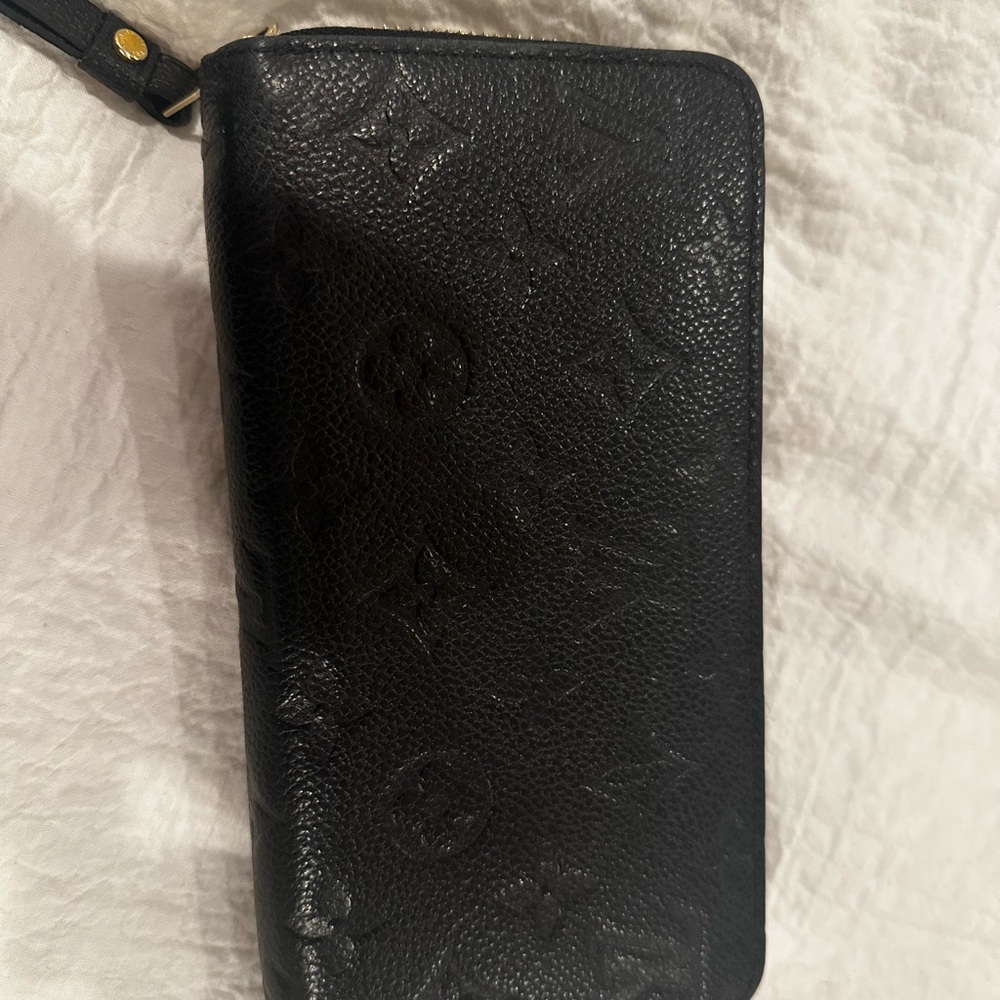 Authentic Louis Vuitton Black Zippy Wallet. 
Monogram Empreinte Leather. - Picture 3 of 16